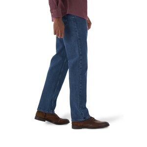 Wrangler Relaxed fit jeans  BLUE Relaxed seat and Thigh Size 31 x 32